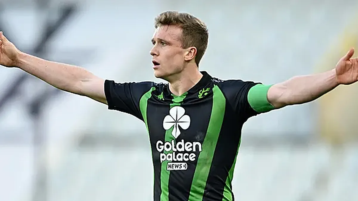 Famous Surprise: New Coach Joins The Circle!