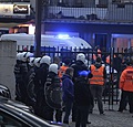 Incidents à Anderlecht : Verschueren reçoit des fumigènes, Coucke vilipendé