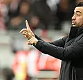 Xavi salue un jeune Barcelonais: 