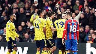 CARTE ROUGE Mais quelle mouche a piqué Aubameyang? (VIDEO)