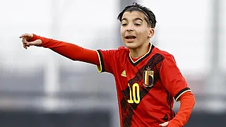 L'ancien joyau du RSCA fait enfin ses débuts avec l'AJAX