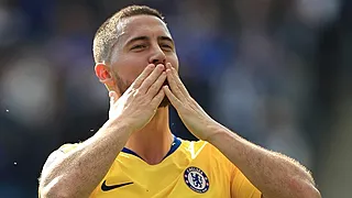 Eden Hazard embrasse Eric Cantona et Thierry Henry