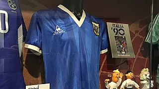 Après le maillot, le ballon de la Main de Dieu vendu