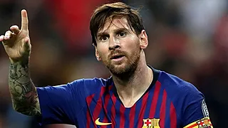 Hommage de Messi à Maradona: une photo qui fait le tour du monde