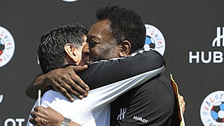 Pelé rejoint Maradona: 