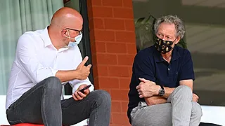 Mbaye Leye met Michel Preud'homme et une autre personnalité à l'honneur