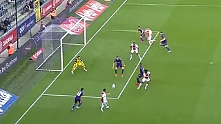 L'attaquant d'Ajax égale Van Basten pour ses débuts en Ligue des Champions 