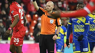 Le Standard se plaint une nouvelle fois de l'arbitrage