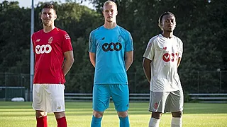 Les nouveaux maillots du Standard: 