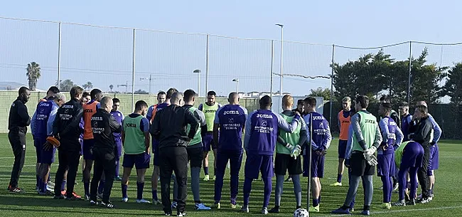 Anderlecht persiste, Standard et Charleroi assistent