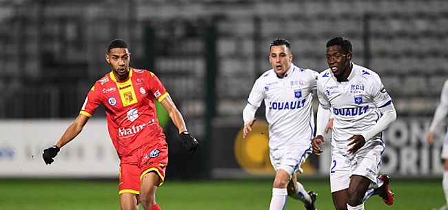 Surréaliste! Deux joueurs d'Auxerre se battent entre-eux en plein match (VIDEO)