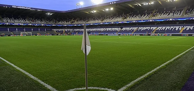 Foto: Le nouveau terrain d'Anderlecht sera remplacé au bout de ... 9 matches
