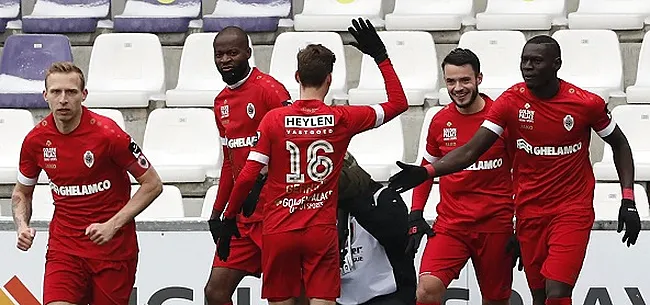 Les fans remercient la direction de l'Antwerp... d'avoir gardé Lamkel Zé