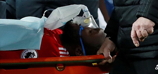 BREAKING Lukaku évacué en civière avec couverture et masque à oxygène (Video)