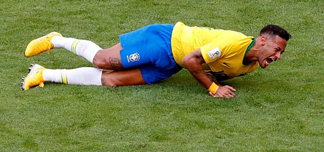 Neymar moqué par un adversaire: 