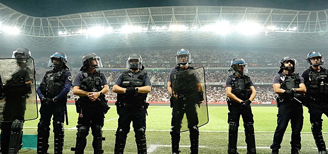 Foto: Le match Angers-OM dégénère: fans sur la pelouse et bagarres 