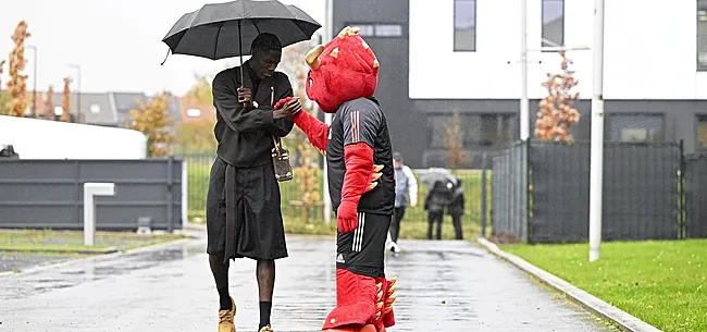 TUBIZE: Onana enflamme la toile: Il a un string en dessous?
