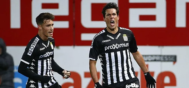 Foto: Perbet rate un penalty mais offre la victoire à Charleroi en fin de rencontre