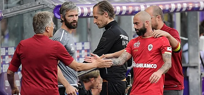 Steven Defour réagit après avoir été sifflé par les supporters d'Anderlecht