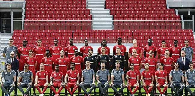 Fini et enterré? Il n'est pas sur cette photo