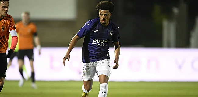L'ex-joueur du RSCA va signer au Standard, un duo s'en va