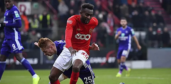 Le Standard court derrière un défenseur mauve excédentaire 