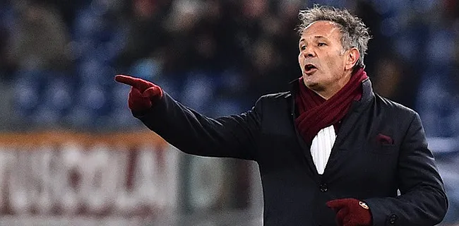 Un coach de Serie A explose: il recherche le fautif