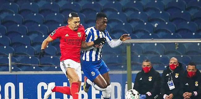 Les pompiers montent sur le terrain en camionette pour l'évacuer 📷