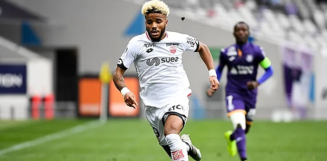 Le Standard sur un double de Collins Fai