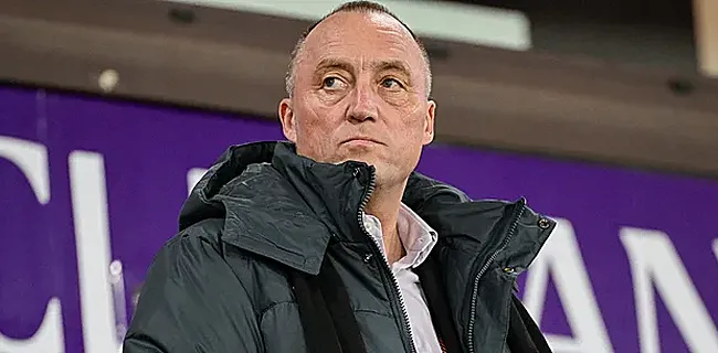 Anderlecht : Vandenhaute encerclé par des fans en colère 