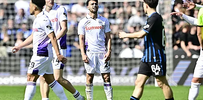 Deschacht fracasse un Mauve : 