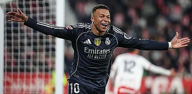 Incroyable! Mbappé touche un 