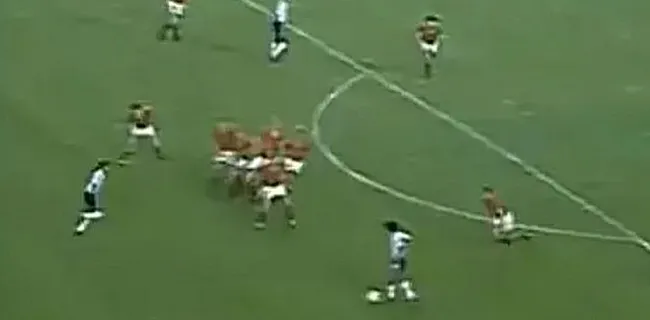 La véritable histoire de la photo de Maradona face à 6 Diables Rouges